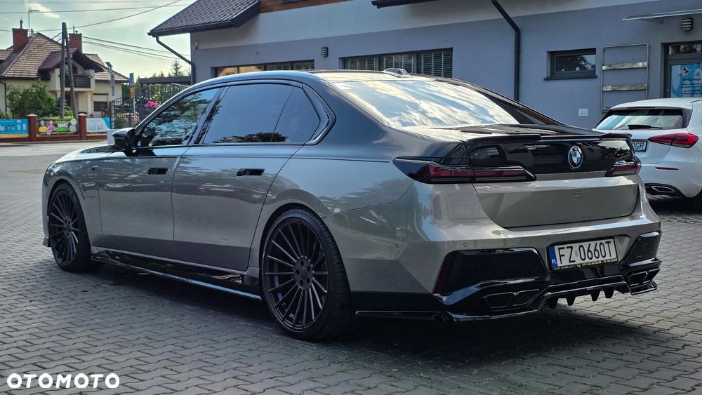 BMW Seria 7 M760e PHEV xDrive Individual Edition sport - 11