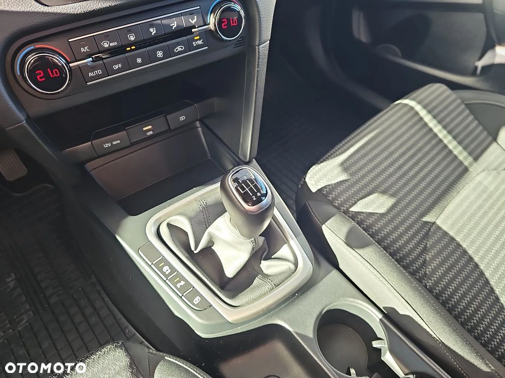 Kia Ceed 1.5 T-GDI M - 14