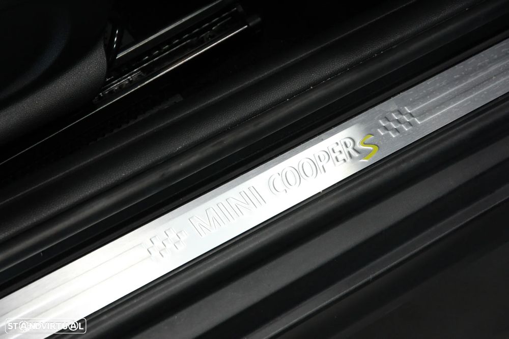 MINI 3 Portas Cooper SE Premium Essential - 14