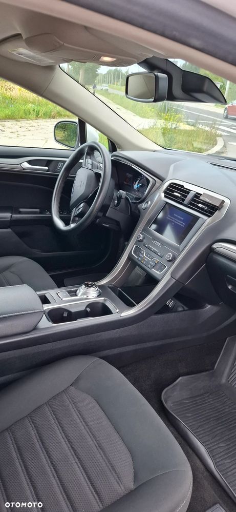 Ford Fusion - 16