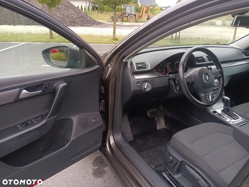 Volkswagen Passat 2.0 TDI Comfortline DSG - 23