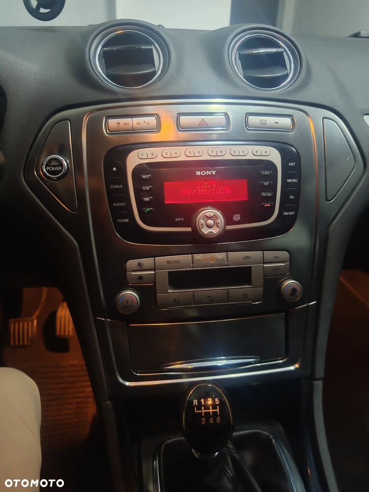 Ford Mondeo - 34