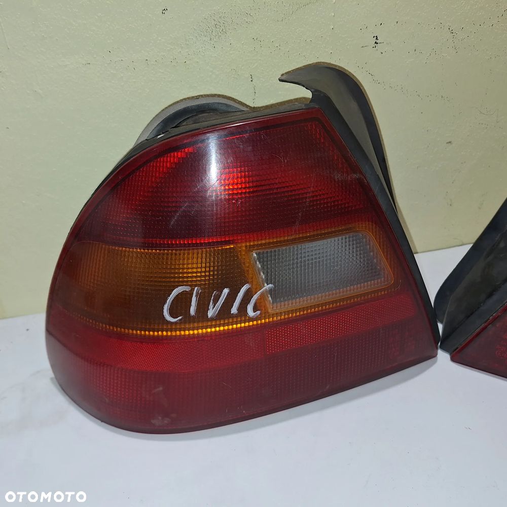 LAMPA PRAWA LEWA TYL HONDA CIVIC VI - 1