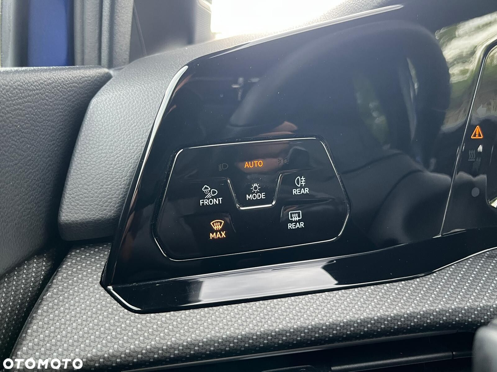 Volkswagen Golf - 25