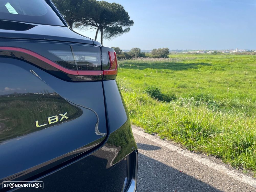 Lexus LBX Elegant - 39