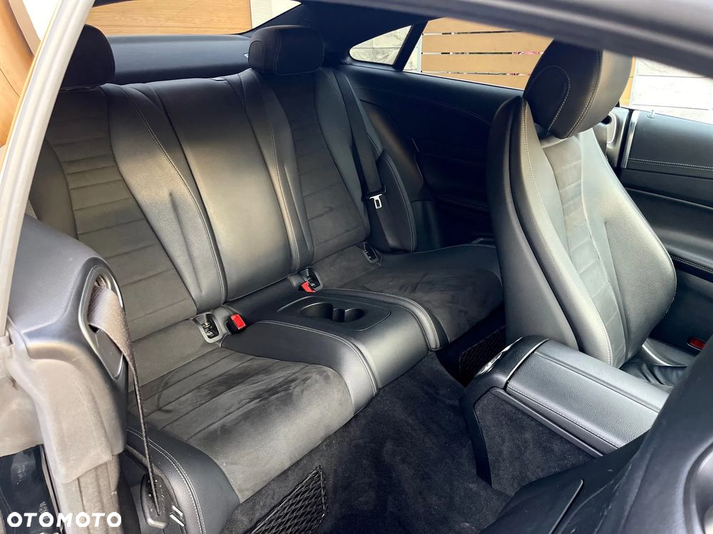 Mercedes-Benz Klasa E 200 Coupe 4-Matic 9G-TRONIC - 11