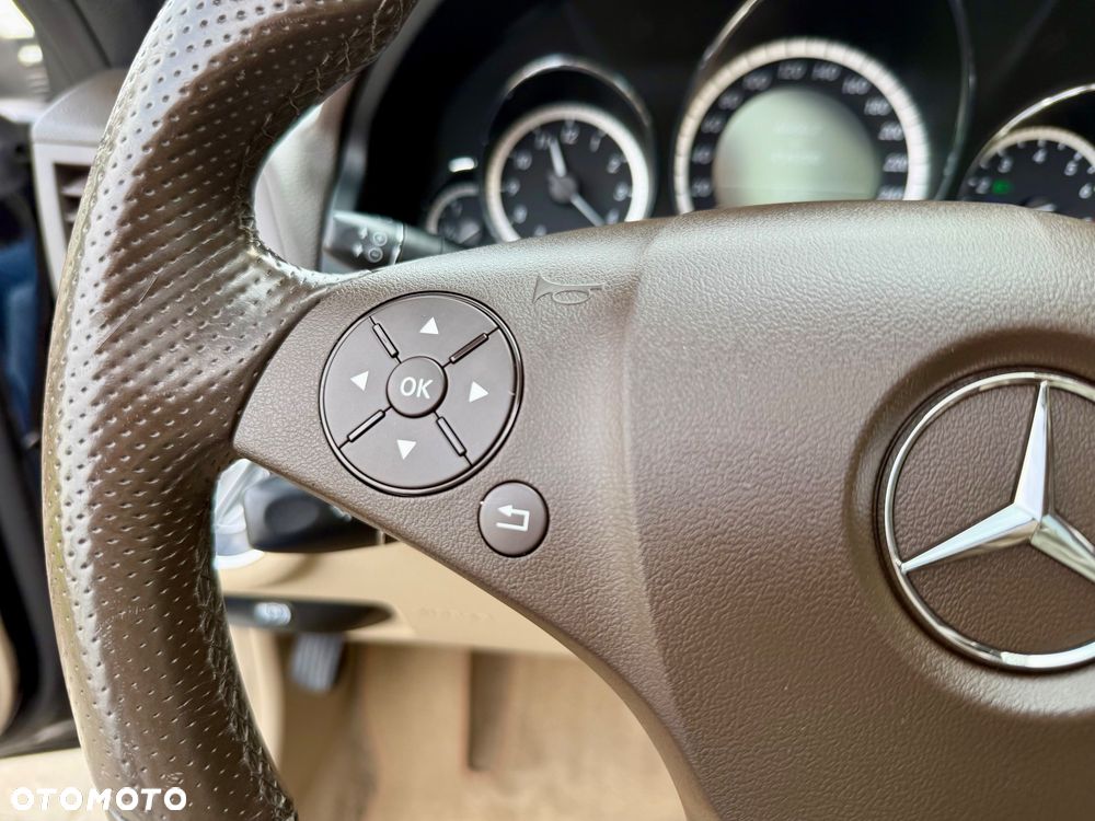 Mercedes-Benz Klasa E 200 BlueEFFICIENCY 7G-TRONIC Elegance - 18