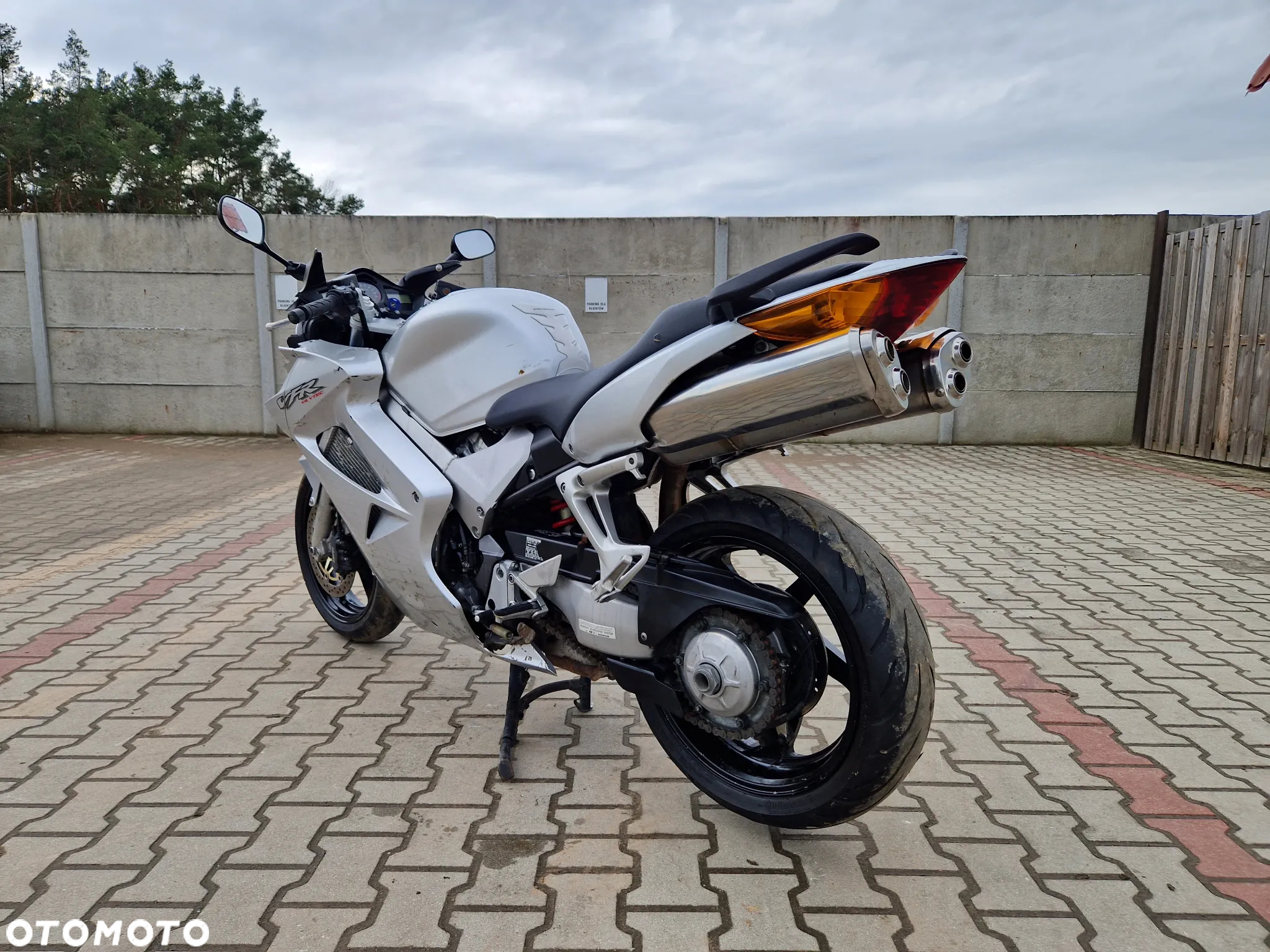 Honda VFR - 10