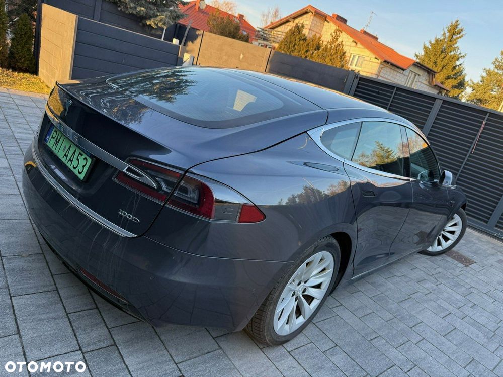 Tesla Model S - 23