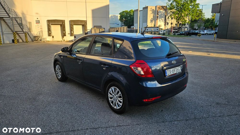 Kia Ceed - 16