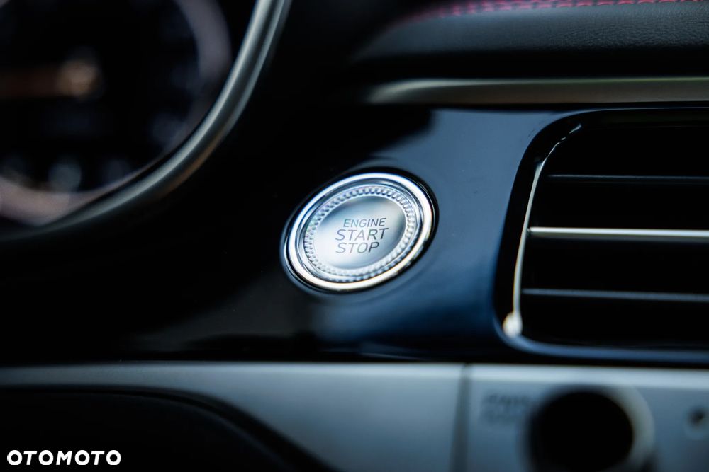 Genesis G70 2.0T Plus AWD 8AT Sport - 29