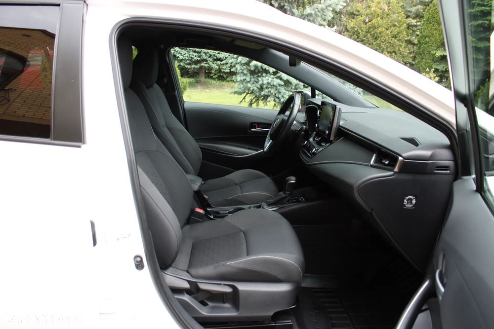 Toyota Corolla 2.0 Hybrid Comfort - 24