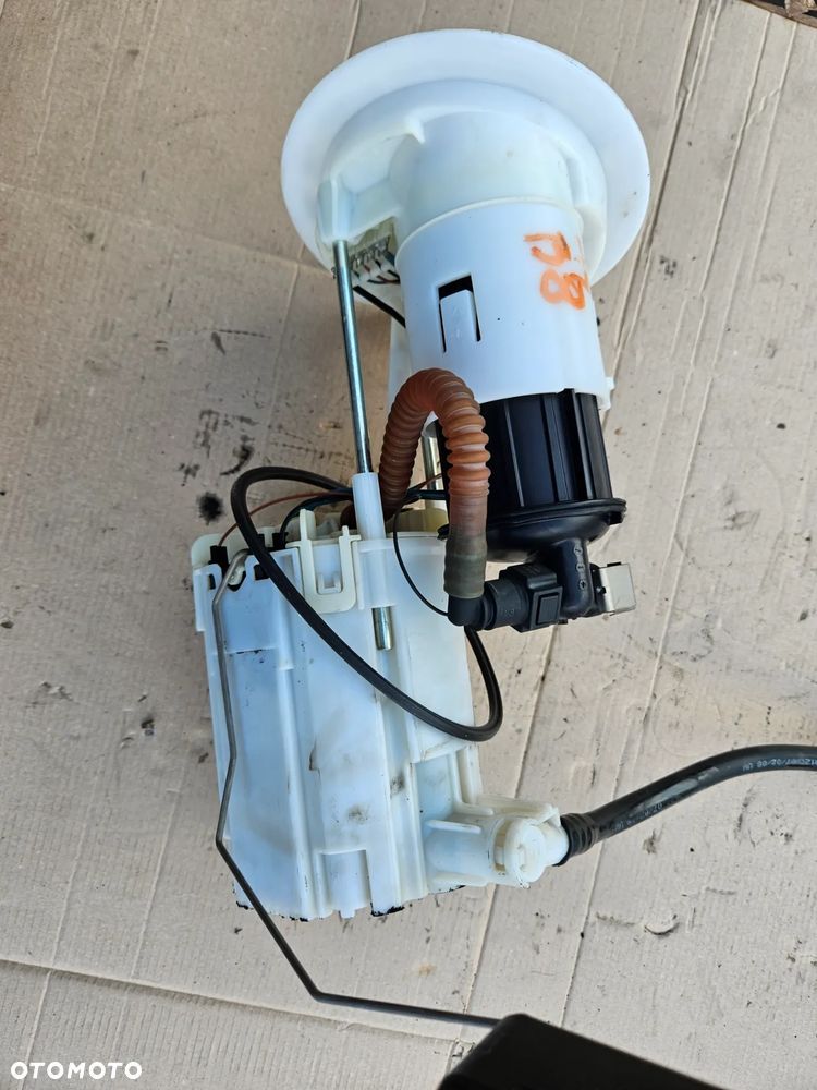 Audi A4 B8 1.8 TFSI pompka pompa paliwa 8K0919051M