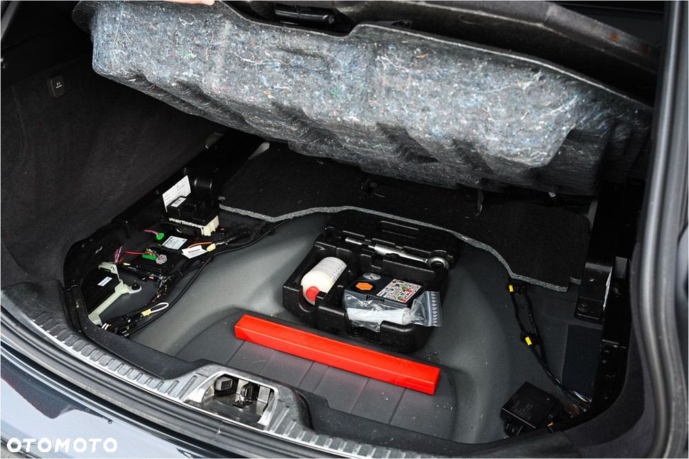 Volvo V60 D3 R-Design - 28