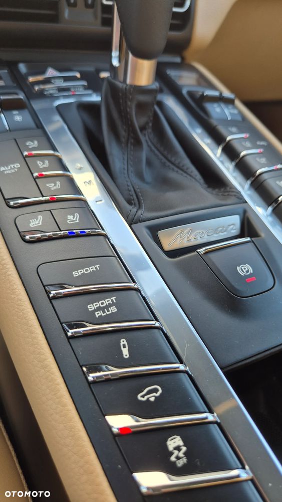 Porsche Macan Turbo PDK - 34