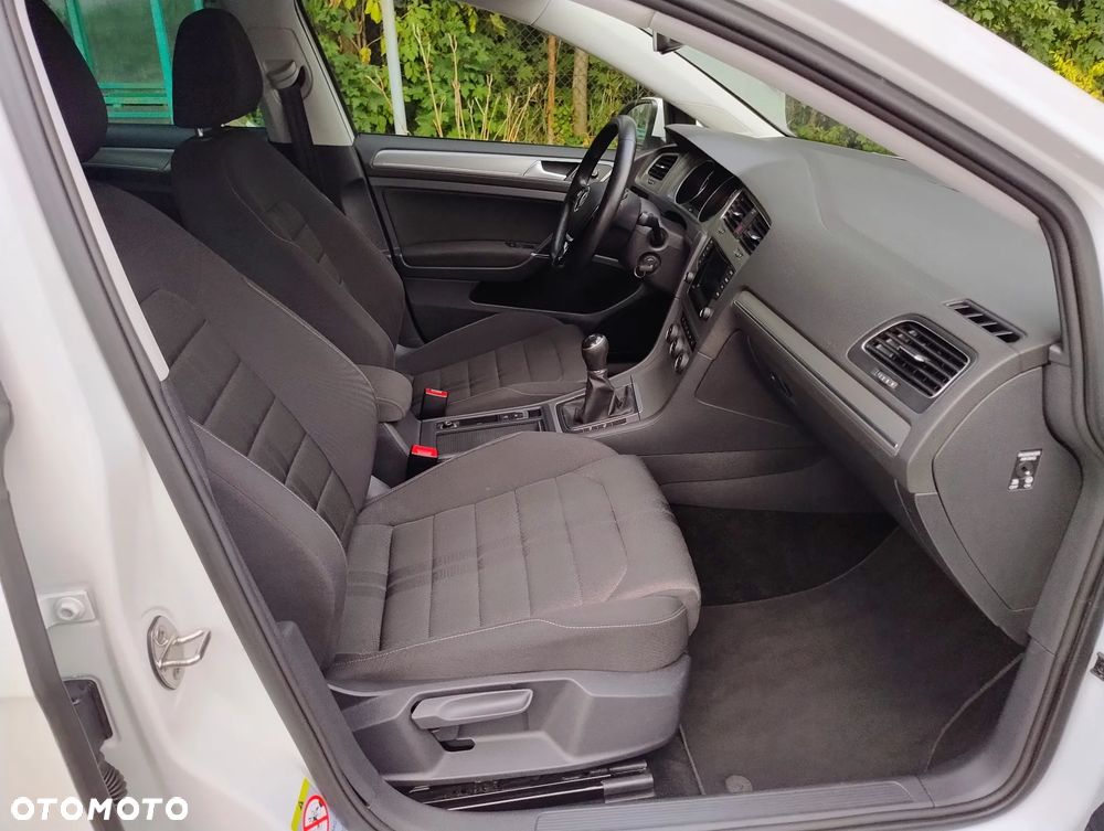 Volkswagen Golf - 23