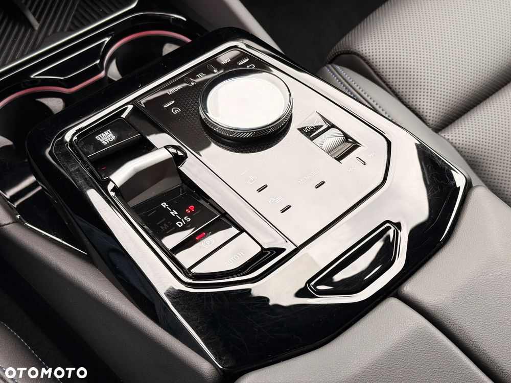 BMW Seria 5 520i - 25