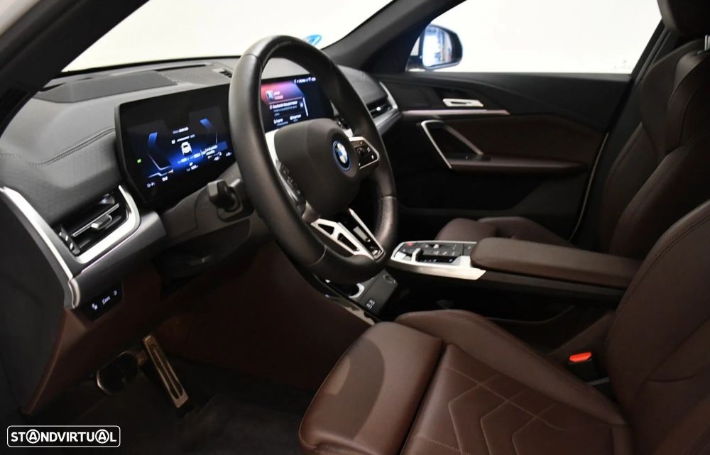 BMW iX2 eDrive20 Edição Desportiva M - 4