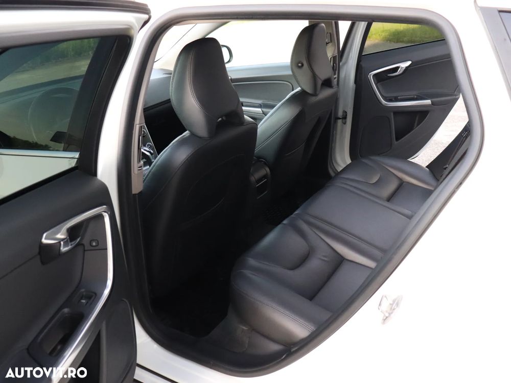 Volvo V60 D4 Geartronic Momentum - 23