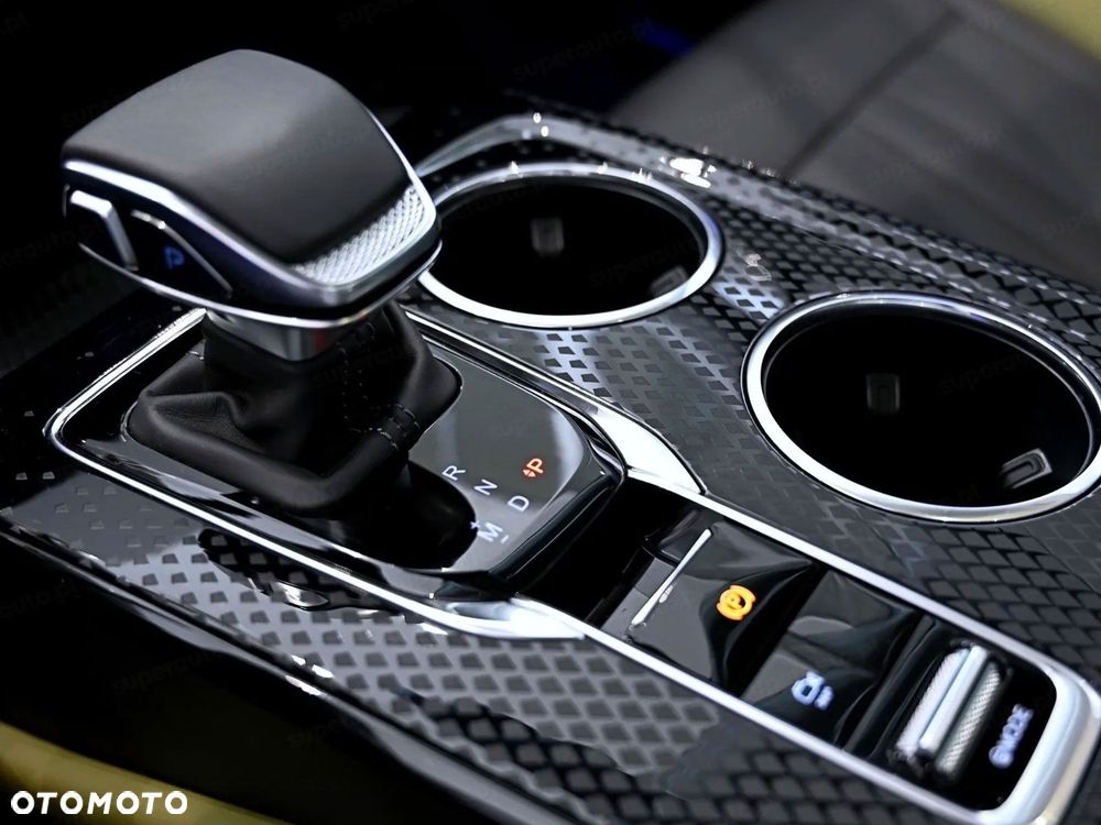 Hongqi HS3 - 11