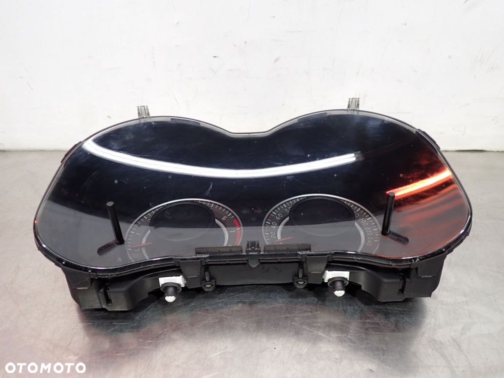 LICZNIK TOYOTA COROLLA E15 - 1