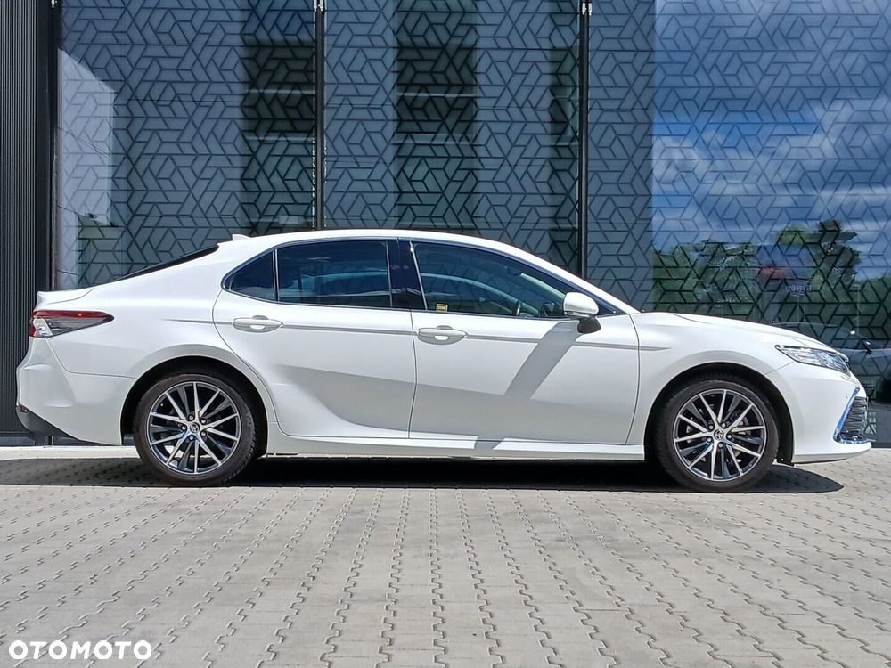 Toyota Camry - 4