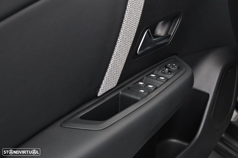 Citroën C4 X 1.2 PureTech Shine EAT8 - 24