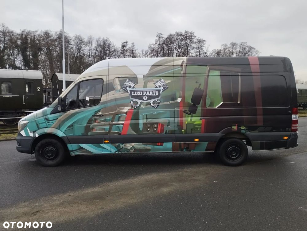 Mercedes-Benz Sprinter - 11