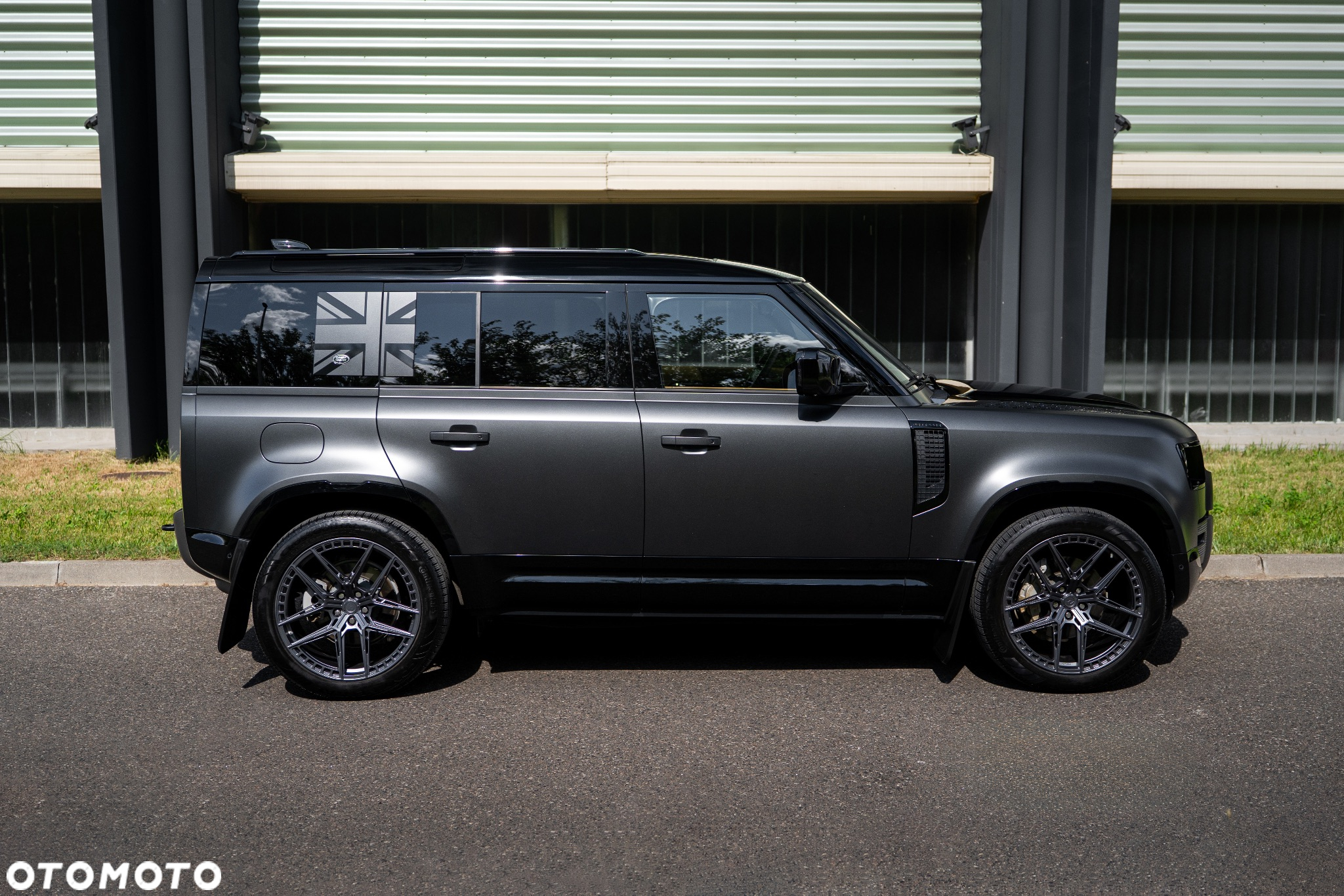 Land Rover Defender - 9