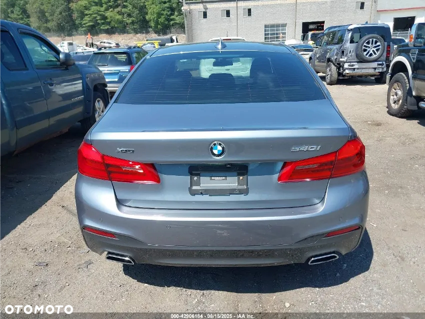 BMW Seria 5 540i xDrive - 13