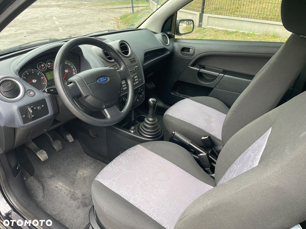Ford Fiesta 1.3 Ambiente - 11