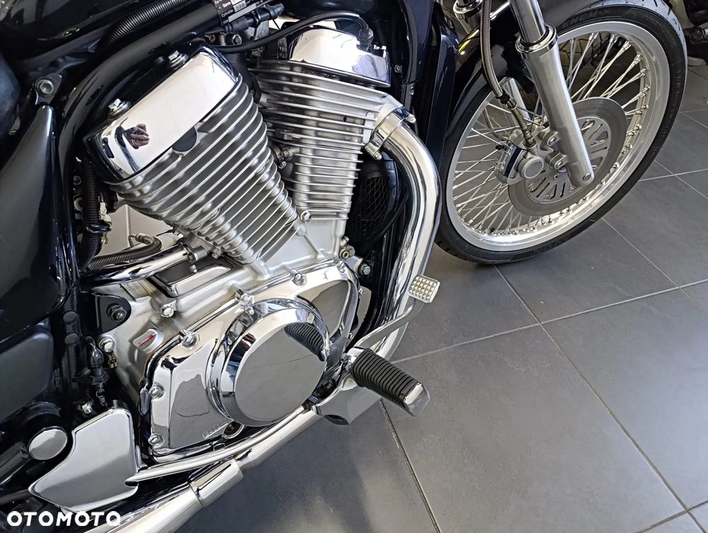 Suzuki Intruder - 16