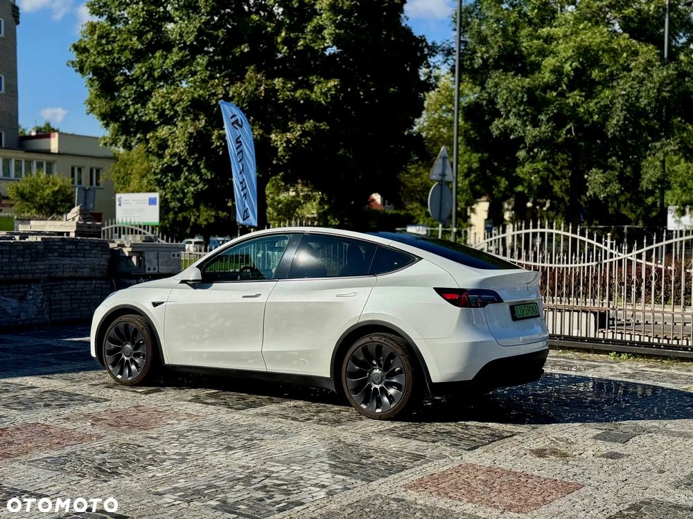 Tesla Model Y - 3