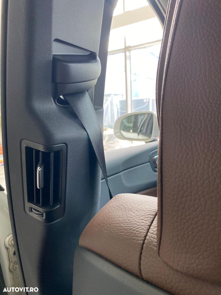 Volvo XC 60 B4 MHEV AT8 AWD Momentum Pro - 20