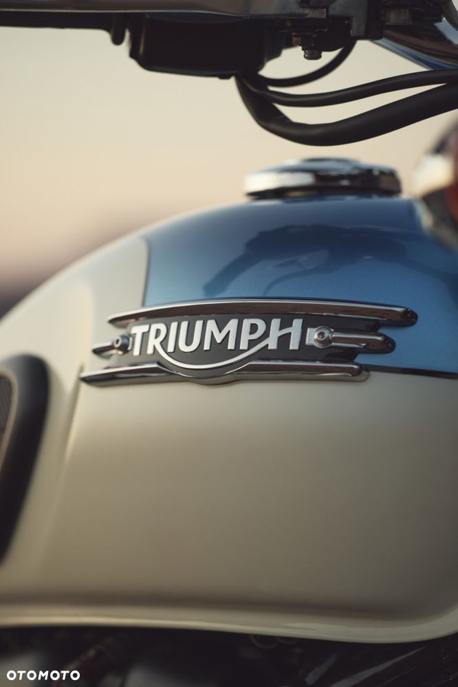 Triumph Bonneville - 3