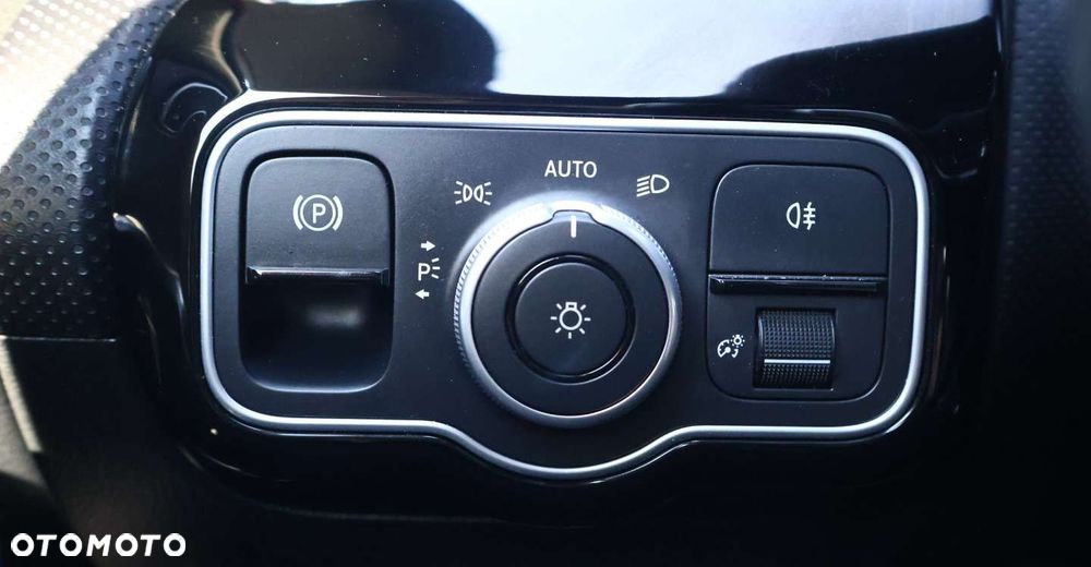 Mercedes-Benz CLA - 27