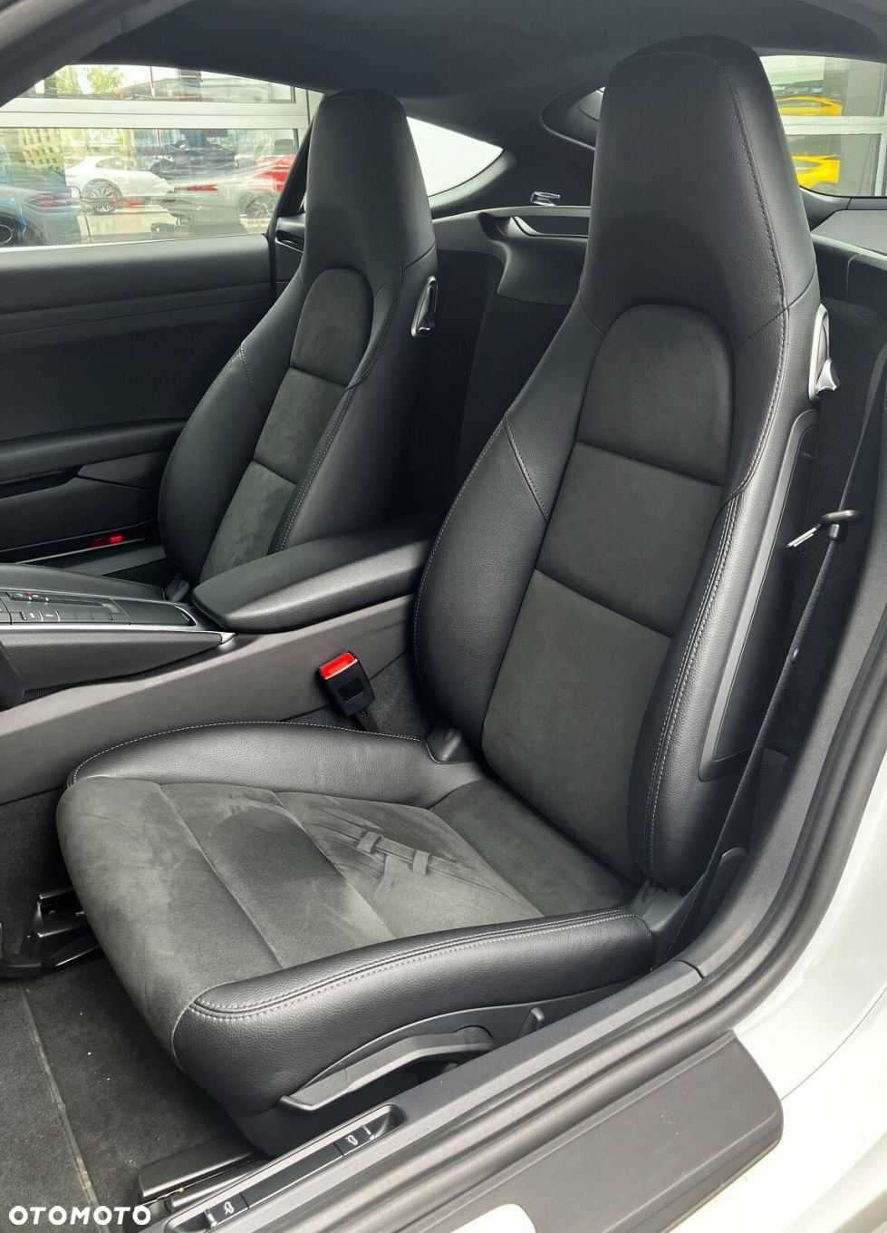 Porsche 718 Cayman - 18