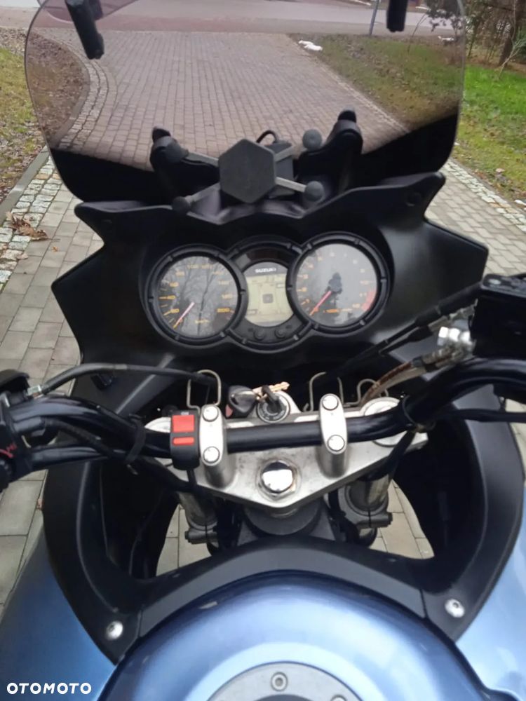 Suzuki V-STROM - 10
