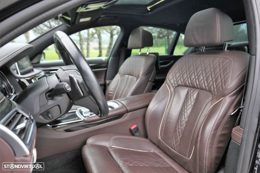 BMW 740 d xDrive Pack M Auto - 29