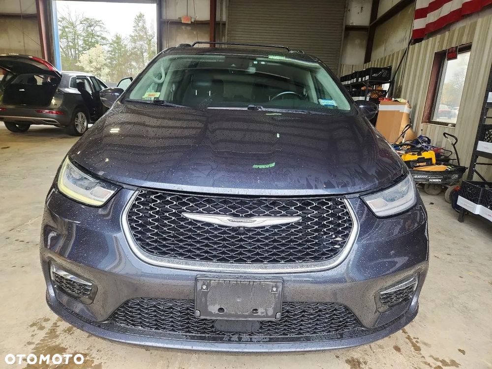 Chrysler Pacifica - 5