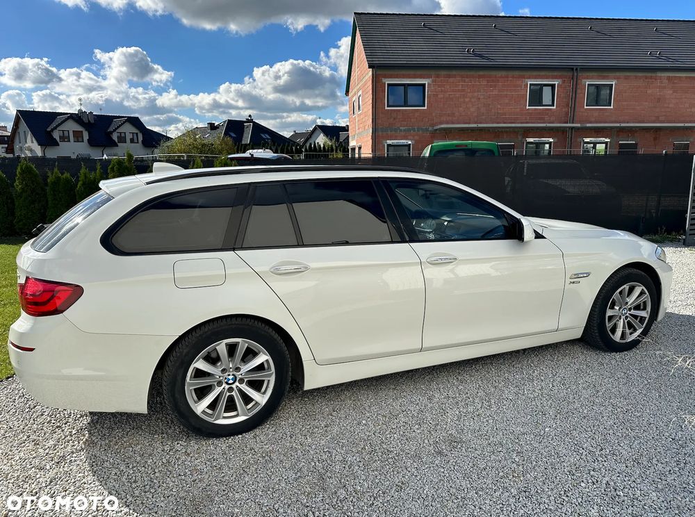 BMW Seria 5 525d xDrive - 4