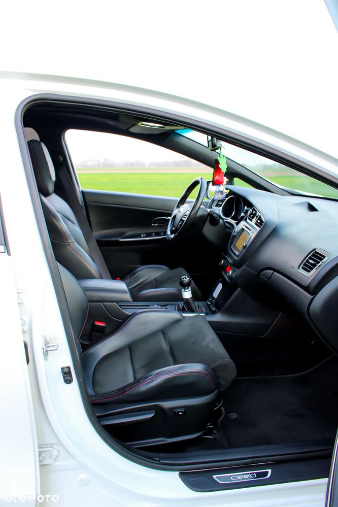 Kia Ceed 1.6 T-GDI GT XL - 6