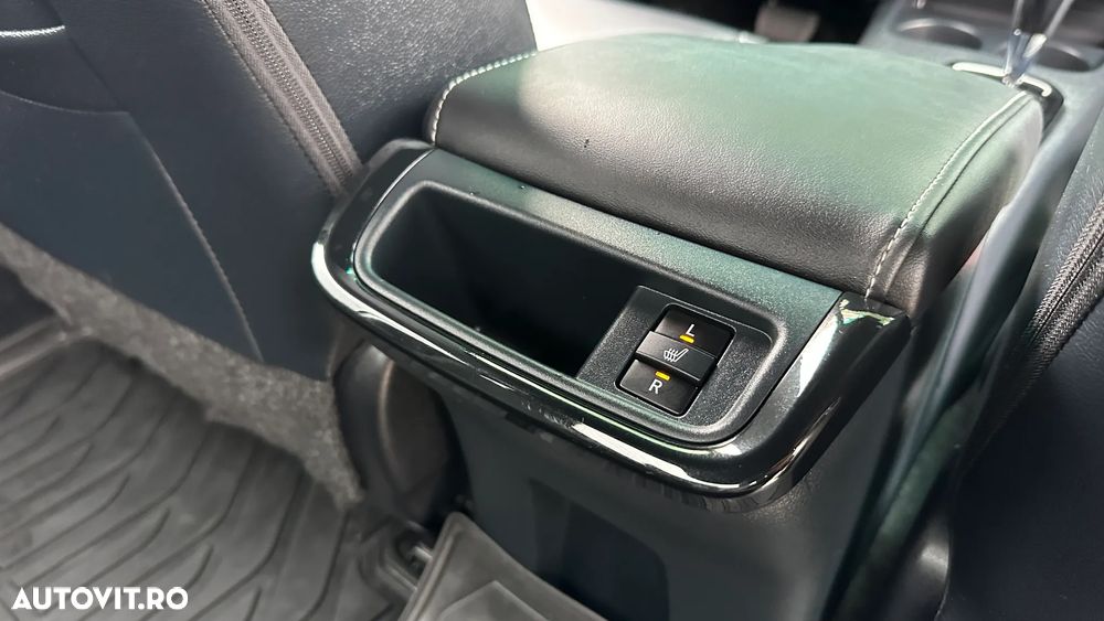 Toyota Hilux 2.8D 204CP 4x4 Double Cab AT Invincible Color Edition - 17