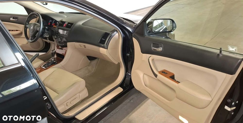 Honda Accord 2.0 Executive - 19