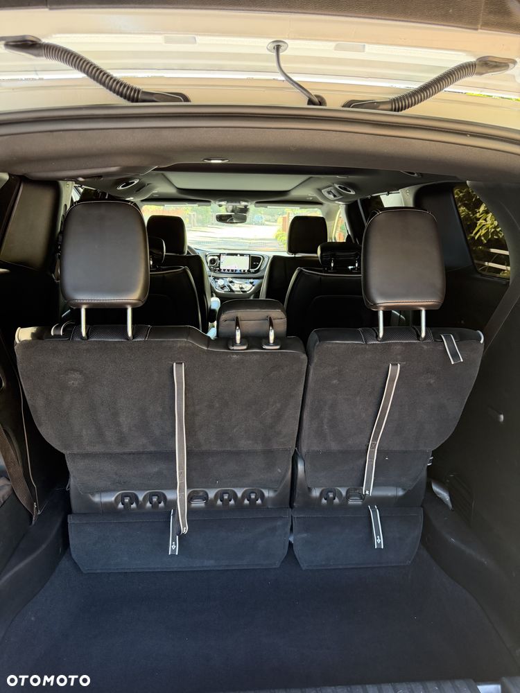 Chrysler Pacifica - 16