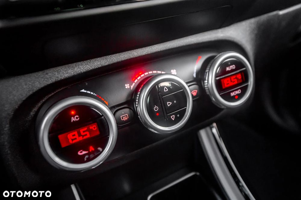 Alfa Romeo Giulietta 1750 TBi Quadrifoglio Verde - 32