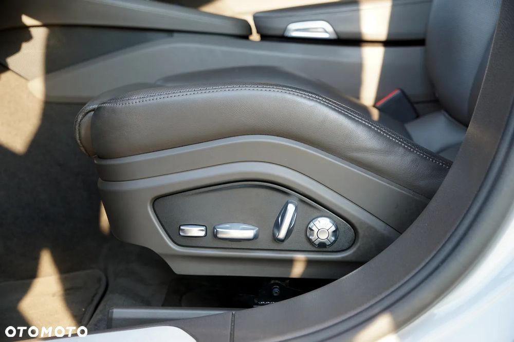 Porsche Panamera 4 E-Hybrid - 19