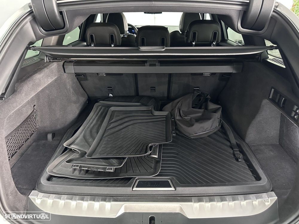 BMW 330 e Pack Desportivo M Pro Auto - 27