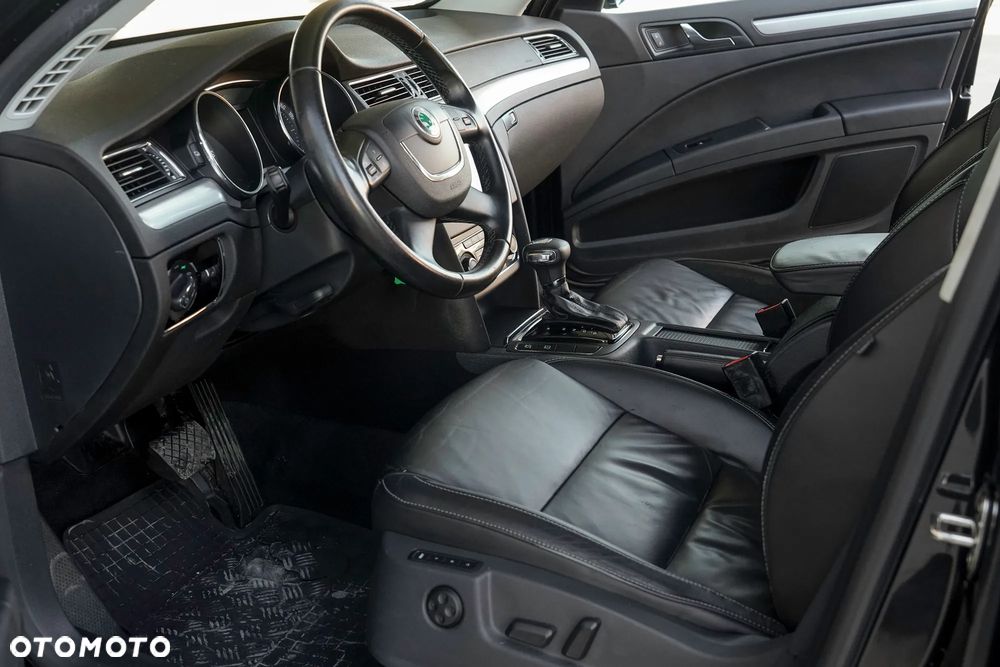 Skoda Superb 2.0 TDI DSG FAMILY - 31