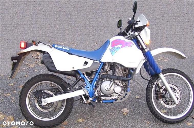 SUZUKI DR 650 reflektor lampa czasza owiewka wypełnienie licznik błotnik kierownica lusterko manetka felga tarcza zacisk pompa zawieszenie silnik moduł regulator zbiornik siedzenie set podnóżek stelaż stopka chłodnica tłumik - 1